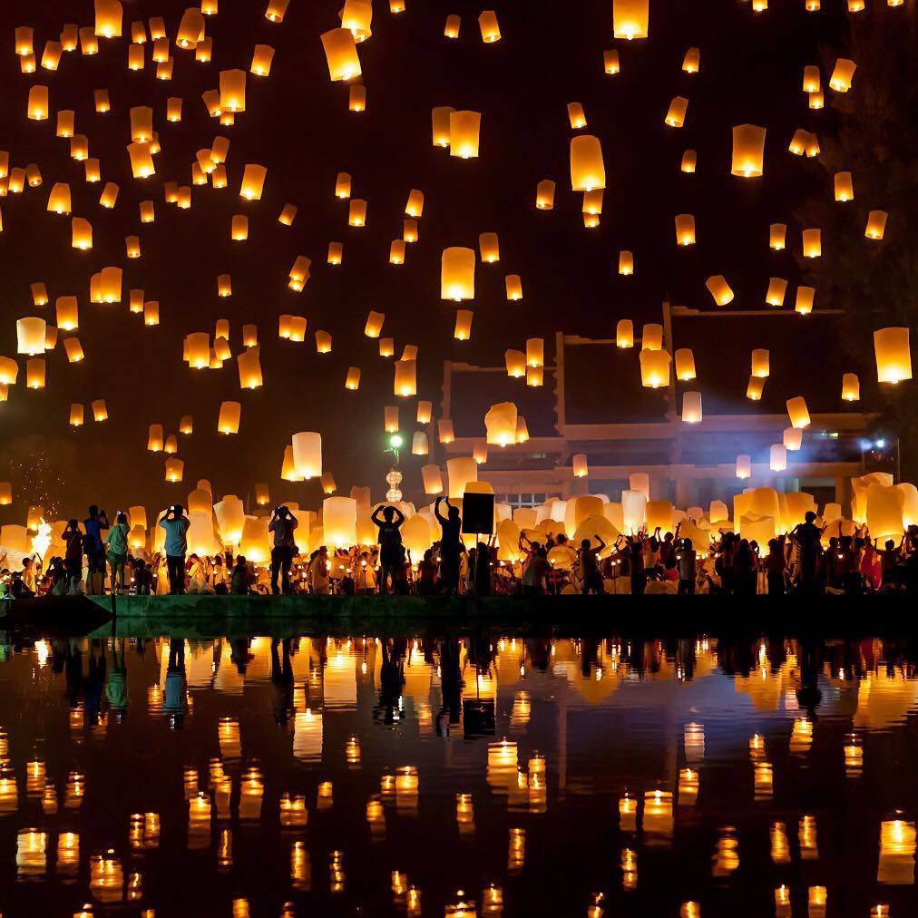 Release a sky lantern at Pingxi Old Street and make a wish come true.