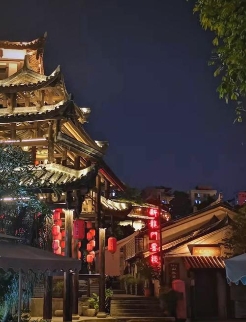 Deep dive into traditional Hakka culture. 