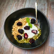 Blackberry Quinoa Breakfast Bowl