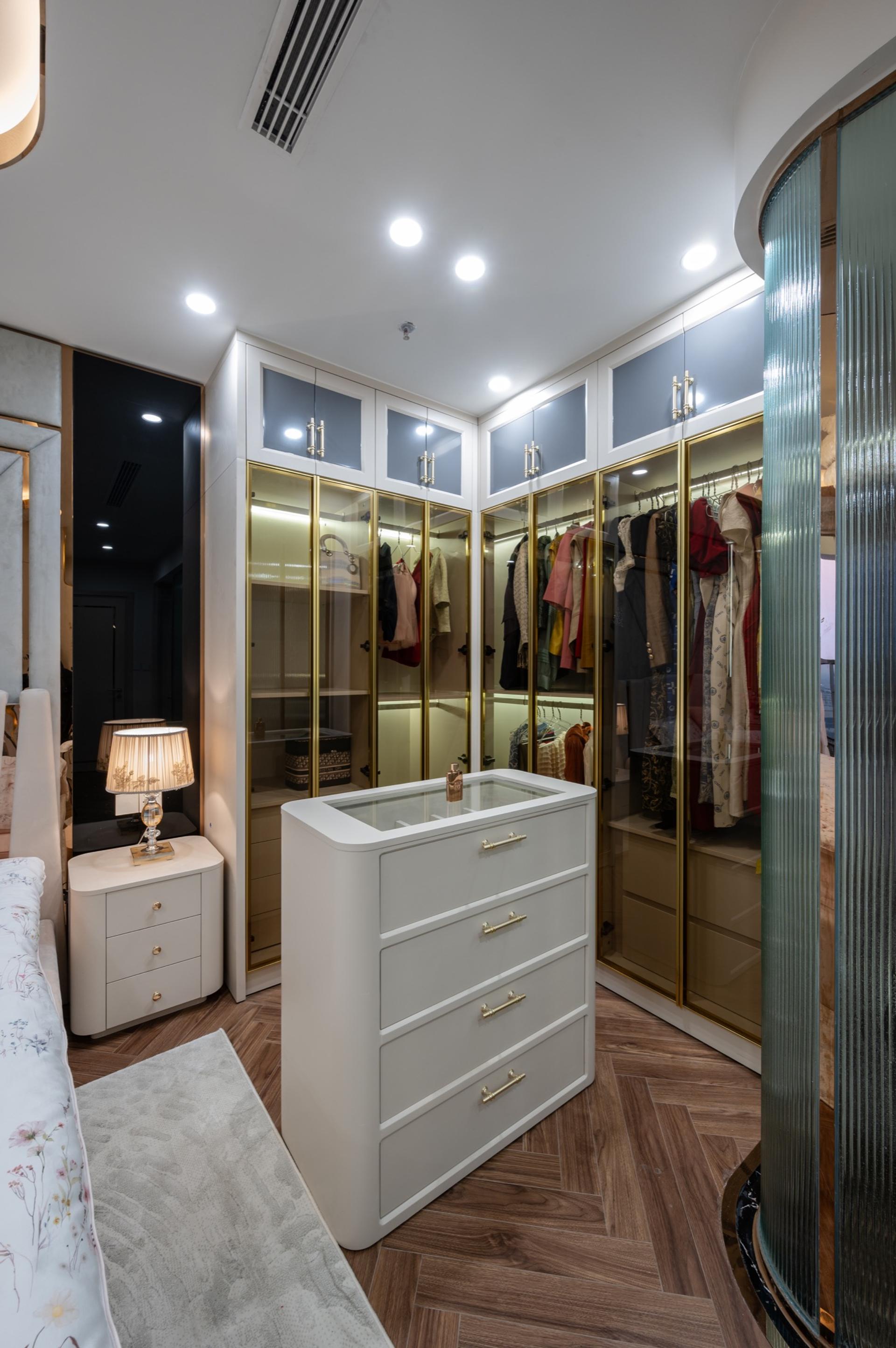 Nghiệm thu hệ tủ cần kiểm cánh ray khe cạnh và ánh sáng bên trong