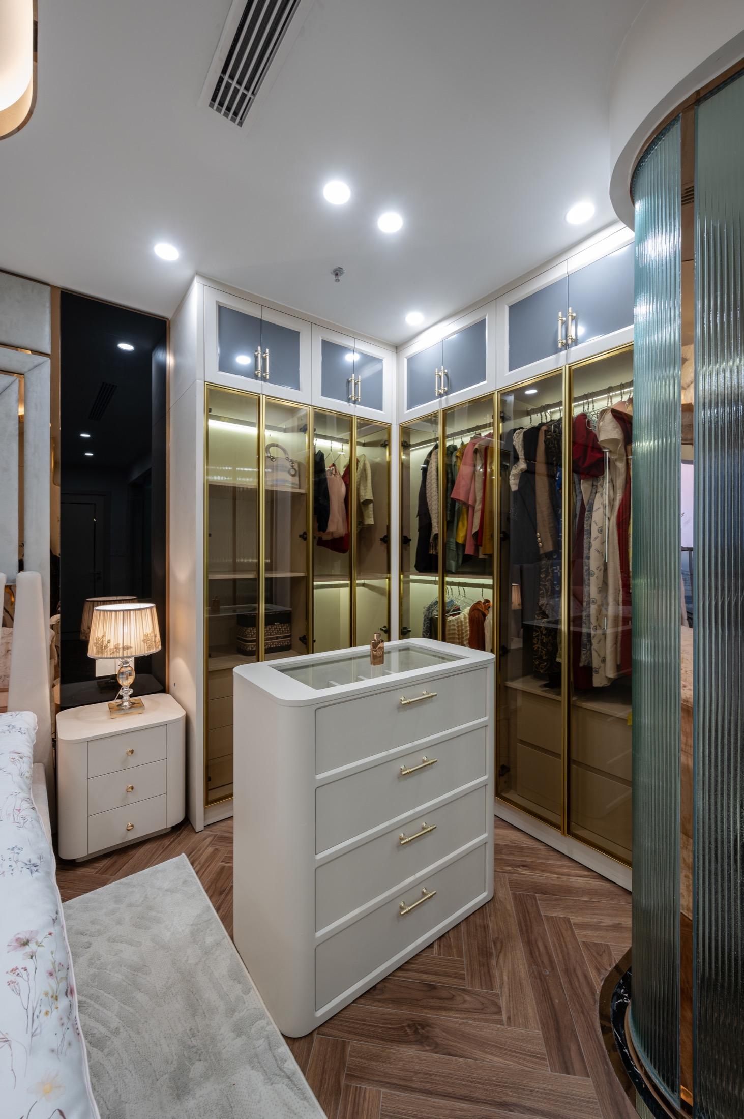 Nghiệm thu hệ tủ cần kiểm cánh ray khe cạnh và ánh sáng bên trong