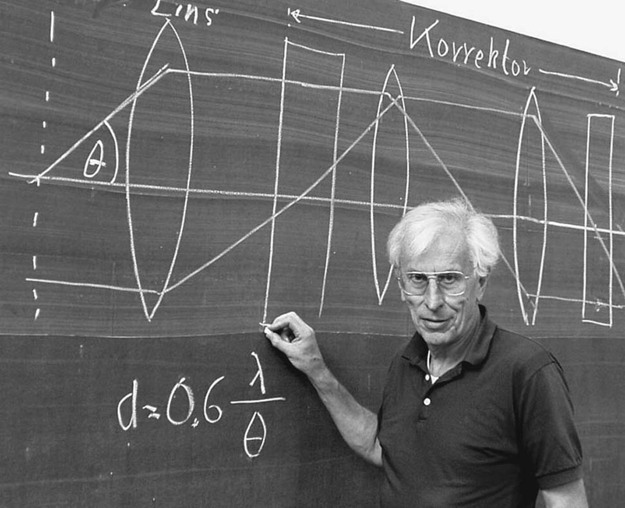Harald Rose explaing the functionality of the hexapole corrector in his seminar room at the Institute of Applied Physics of The Technical University Darmstadt in 1997