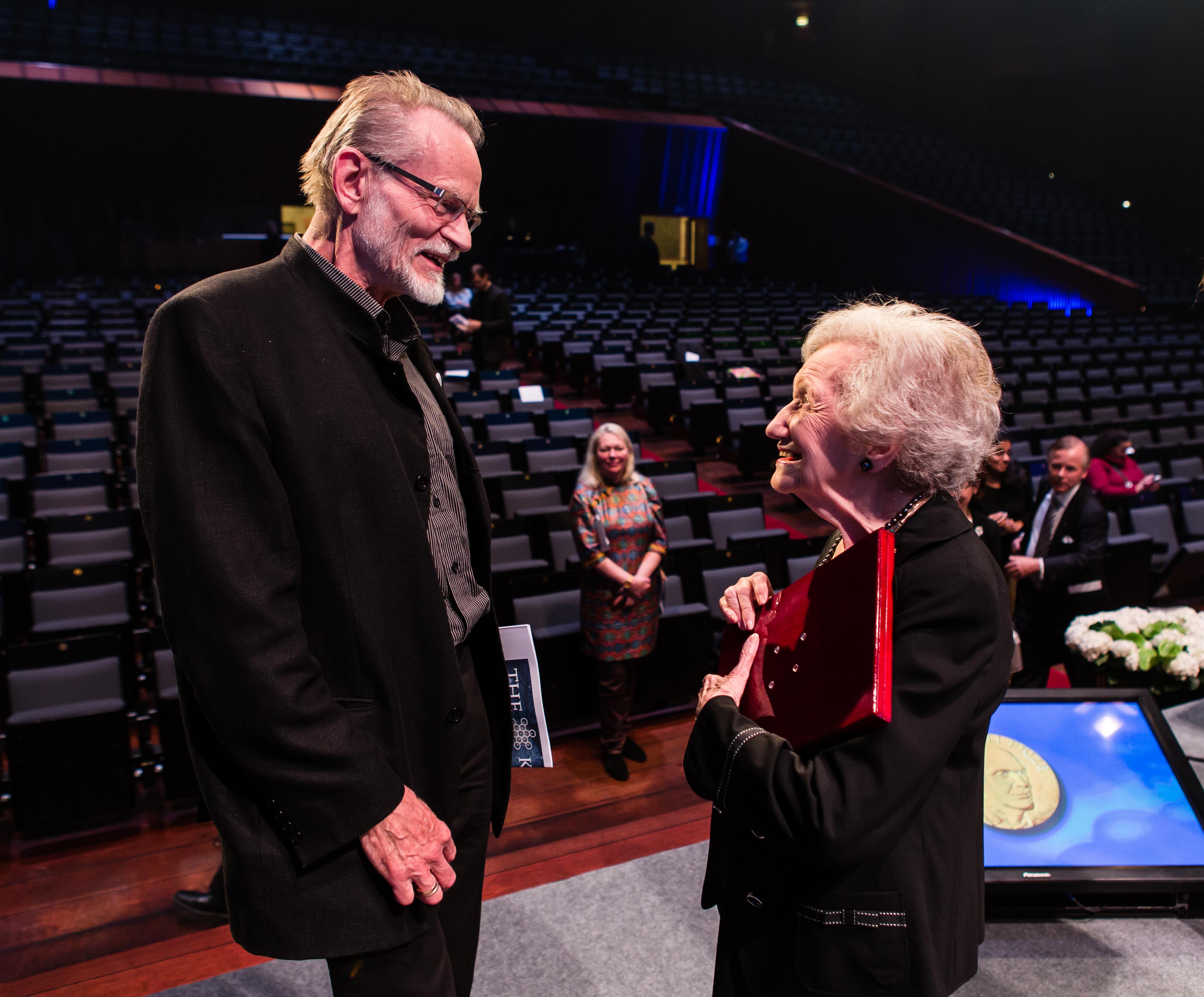 Brenda Milner in discussion with the chair of the Kavli Prize neuroscience committee 2008-2012 Jon Storm-Mathisen