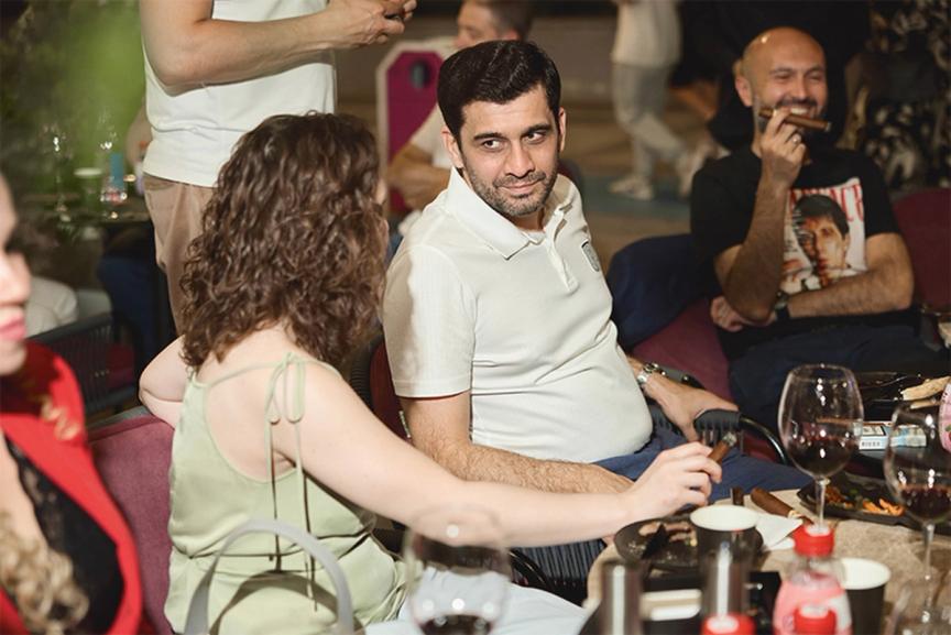 Новая традиция для ценителей сигар, стейков и вина: вечера Steak & Cigar Nights в Ташкенте