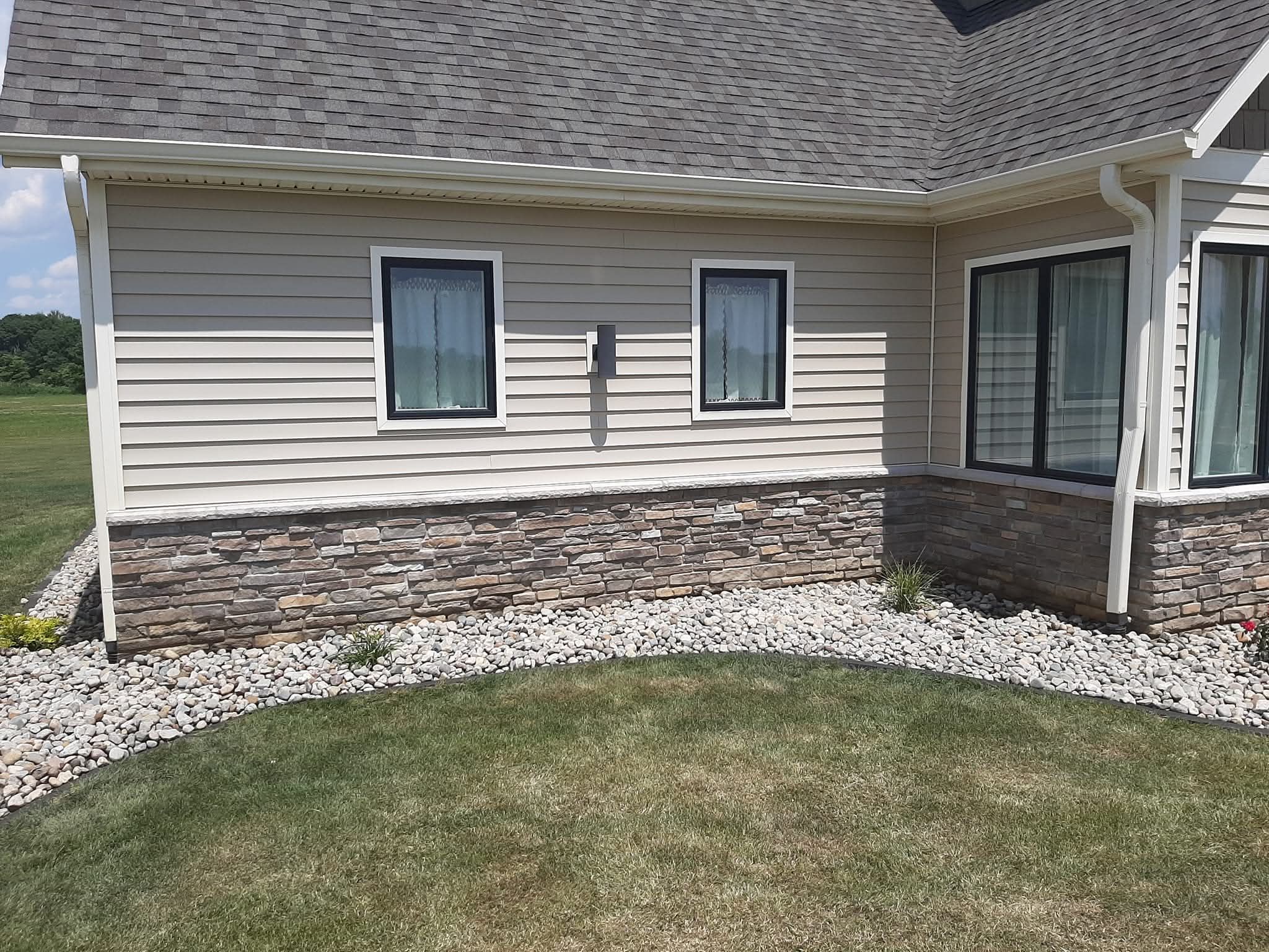 Another picture ofnthe front of house finished