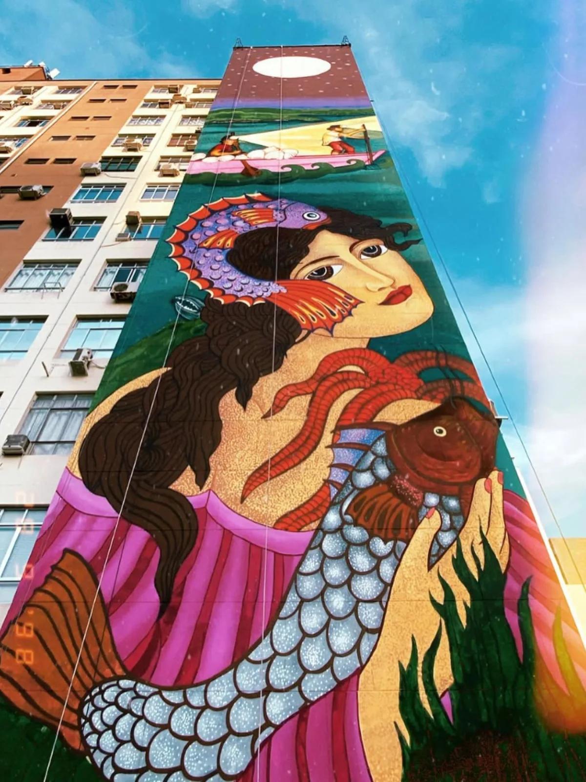 Detalhe do mural em prédio de Florianópolis: homenagem a Vera Sabino