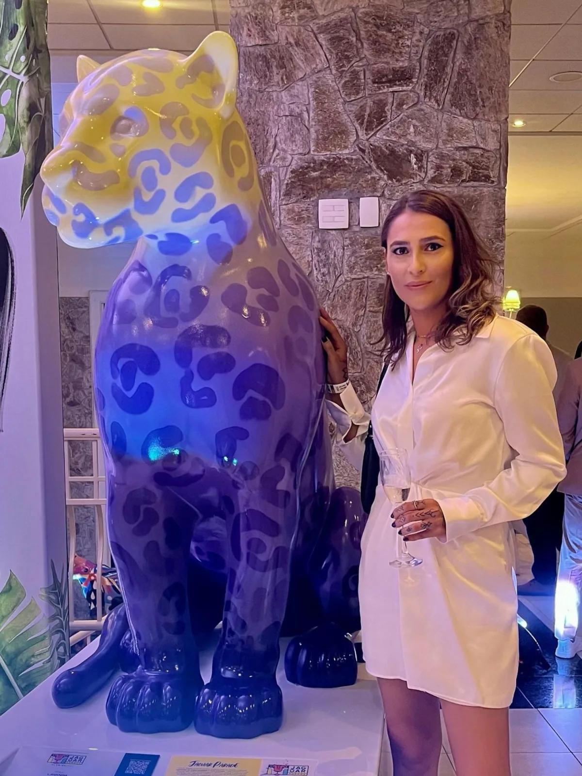 Escultura personalizada com pintura artística no Jaguar Parade · Artery