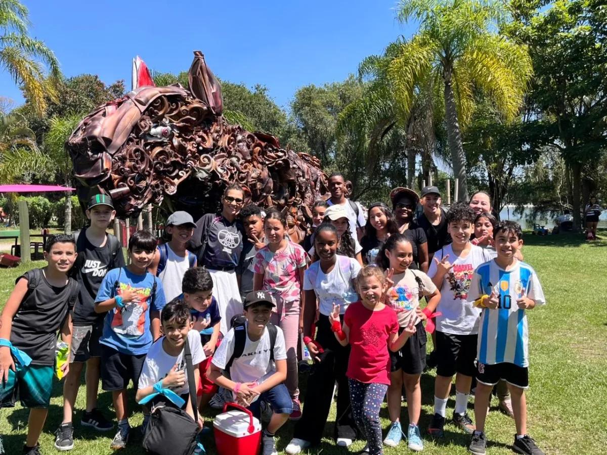Coordenação artística da escultura Taí! A Capivara, ação Cidades Invisíveis e Sabesp