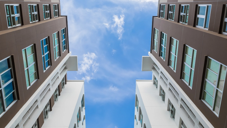 Condominio con cielo azzurro - offerta PLACET gas variabile condominio