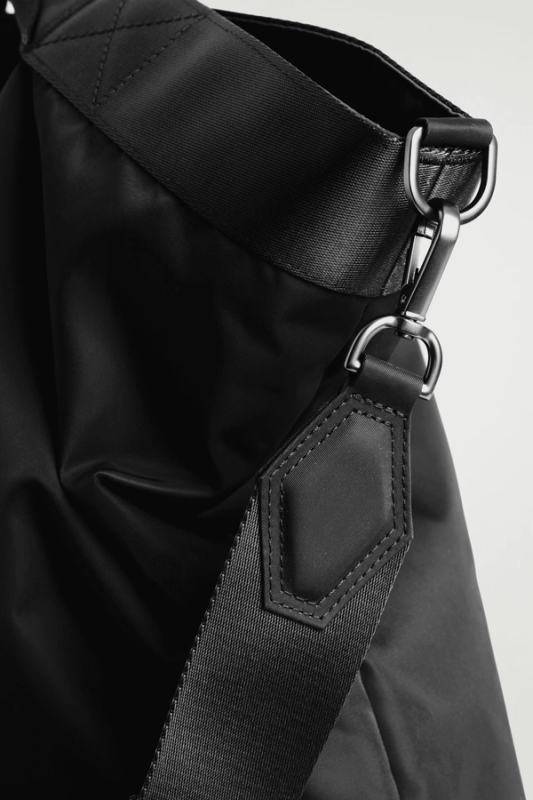 COS Pursuit Messenger Bag screenshot 3