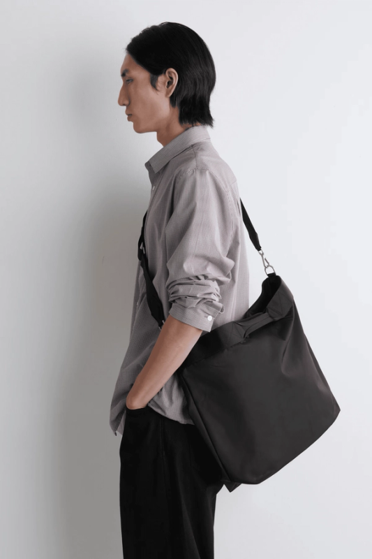COS Pursuit Messenger Bag screenshot 2