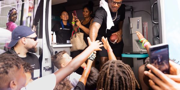Oakley & Lamar Jackson Team Up with the Foundation in Florida
