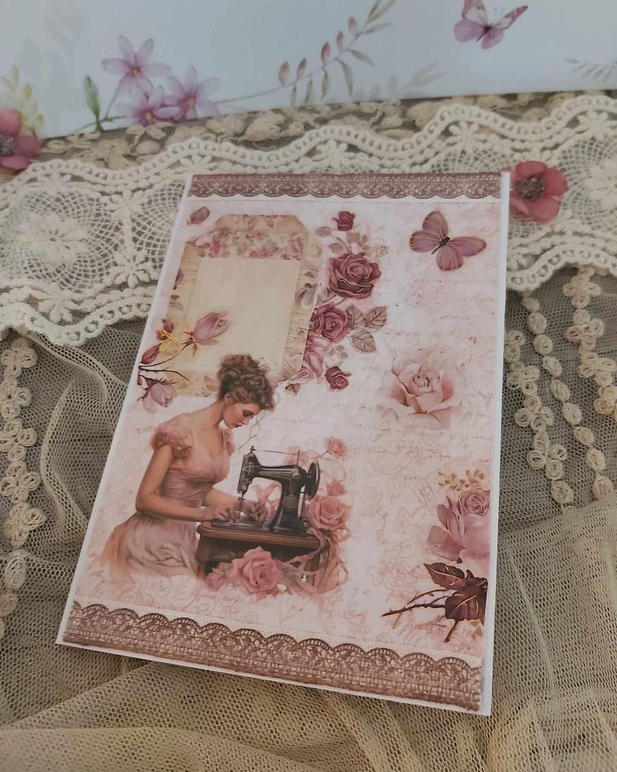 Vintage pohľadnica Krajčírka – ručne vyrábaný pozdrav s dušou starých čias