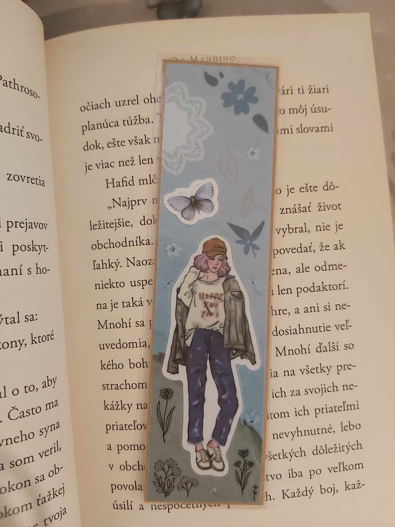 modrá záložka pre dievča knihomoľlku
