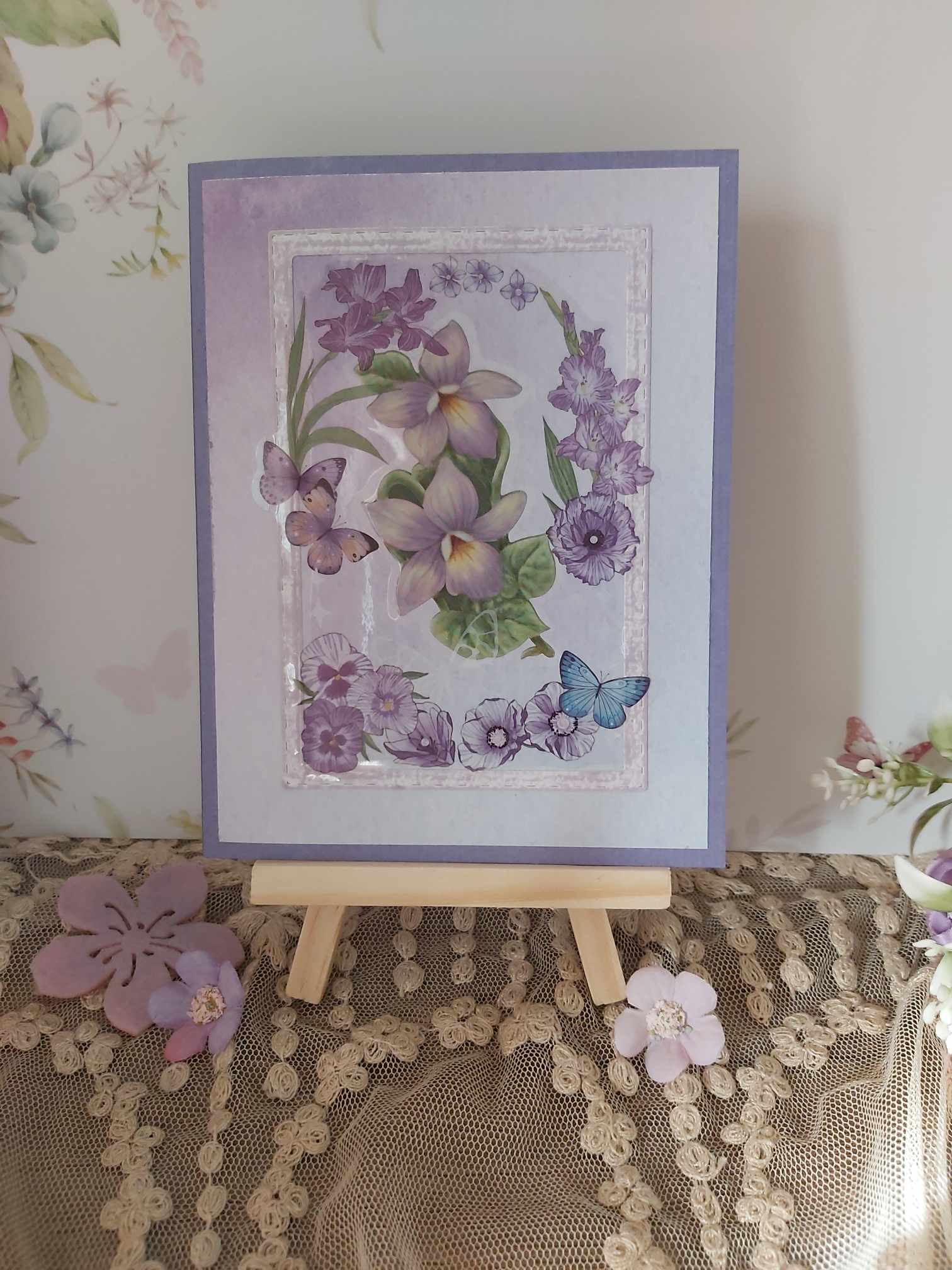 fialové kvety pohľadnica handmade blahoželanie 