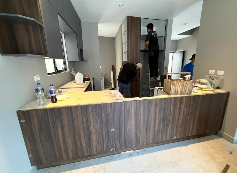 Comenzamos con la entrega e instalación de toda la estructura de la cocina