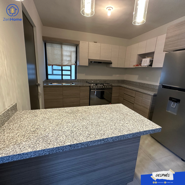 Cocina Integral con Granito Natural y Detalles en Madera — Cumbres, Monterrey