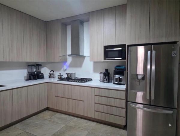 Cocina en Pedregal de Linda Vista: de la frustración a una solución funcional.