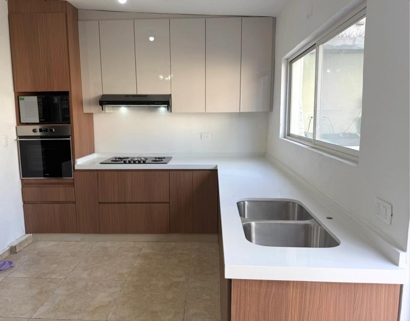 Cocina Integral - Cómo transformar cocina de madera deteriorada en un espacio funcional y duradero