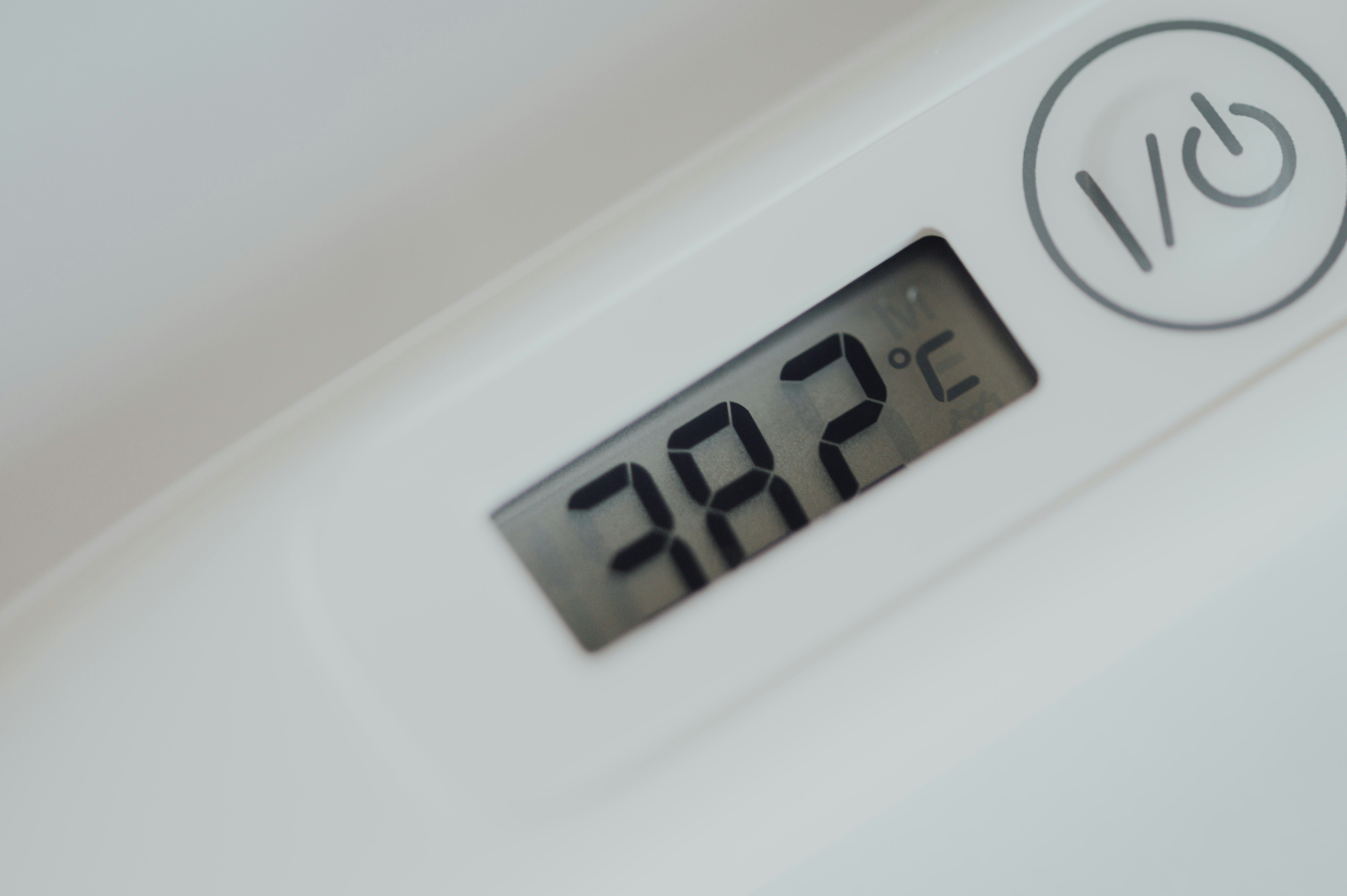 Close-up of a digital temperature display, highlighting the numbers and symbols indicating temperature measurements.
