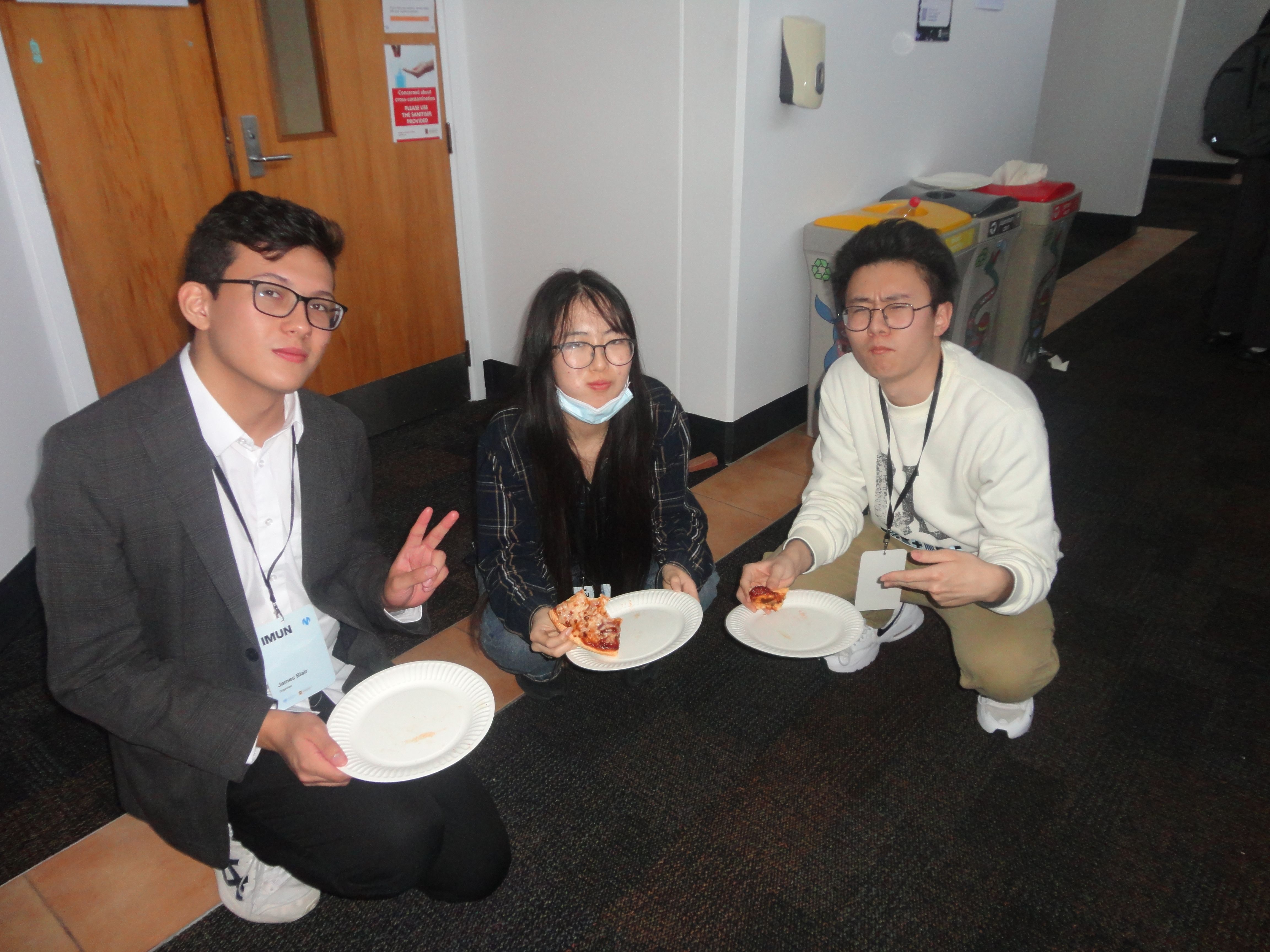 organisers munching on pizza :>