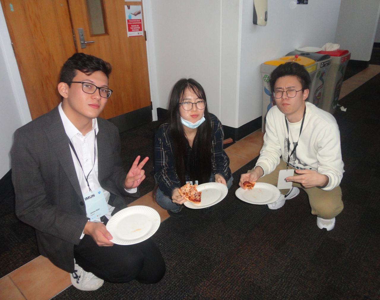 organisers munching on pizza :>