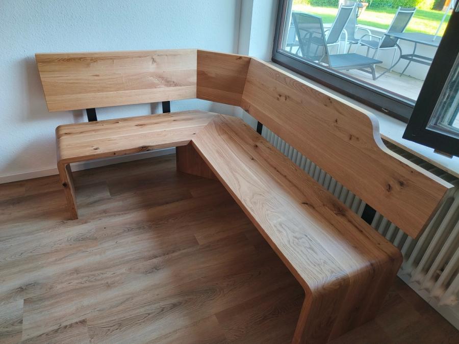 Eckbank aus Kiefernholz mit geschwungenem Rückenlehn