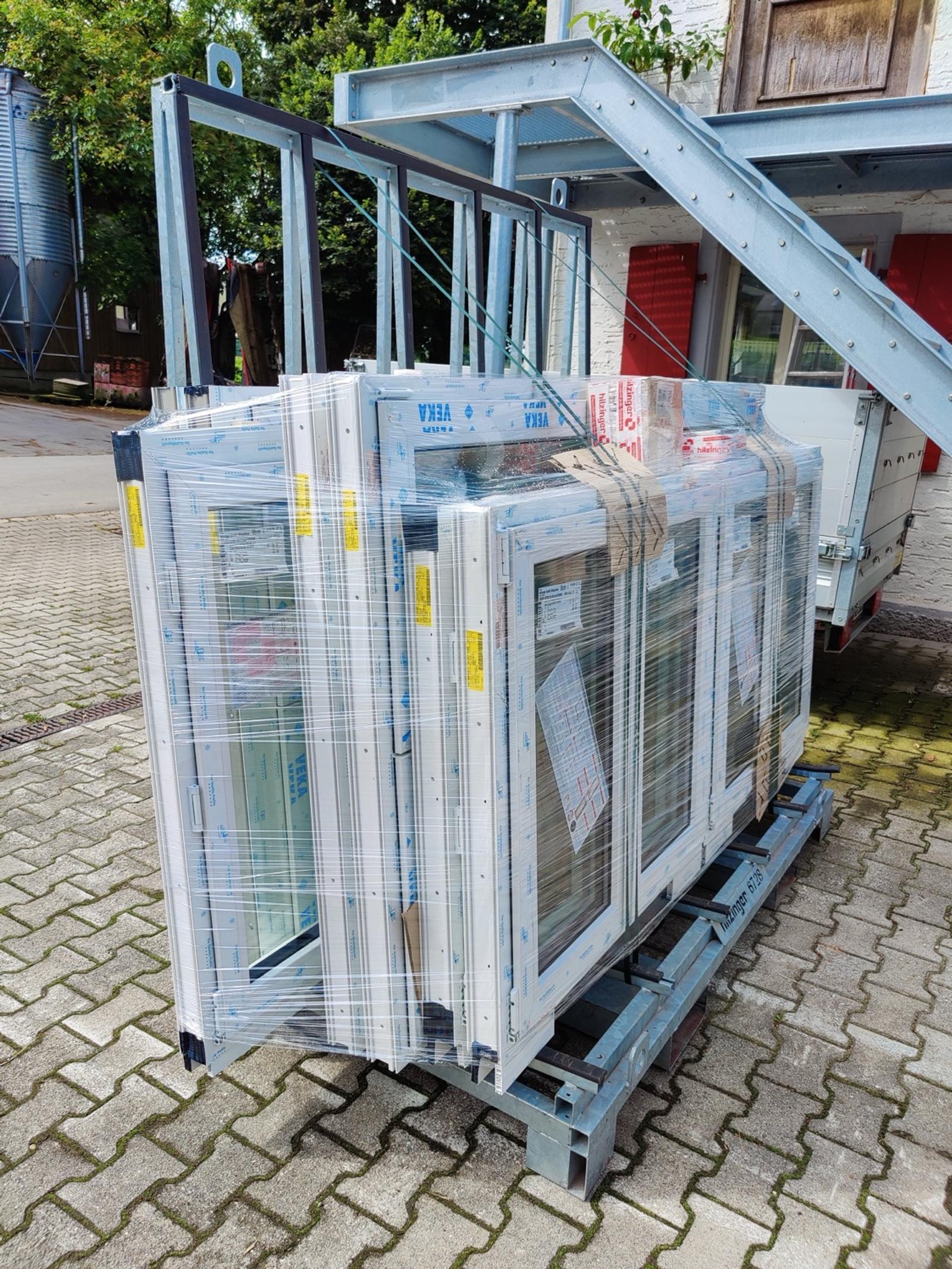 Neue Fenster aus Kunststoff mit Glas und Verpackung