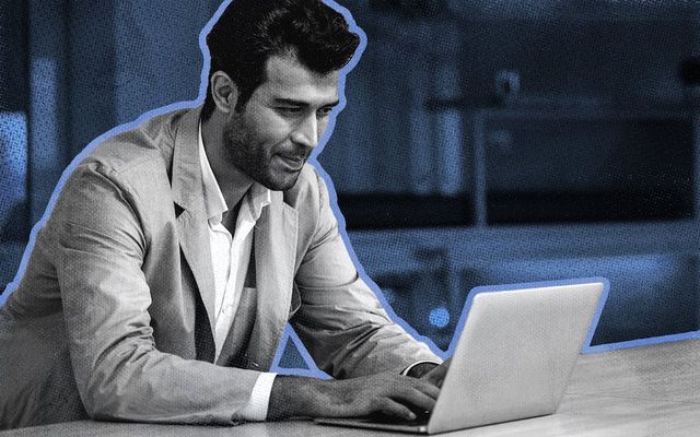 Solution Selling vs. Challenger Selling: Which is Best for Your Team?