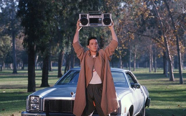 In-Person vs. Virtual Selling: How Modern Teams Can Use This Classic Sales Strategy