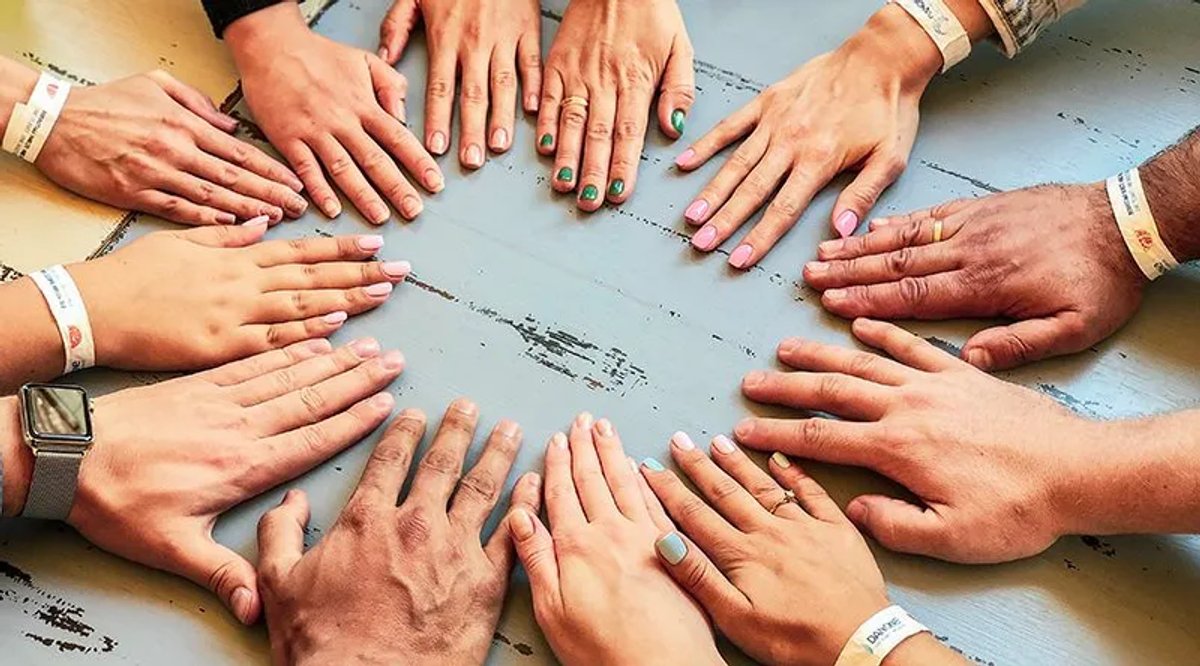 teamwork-hands-on-table