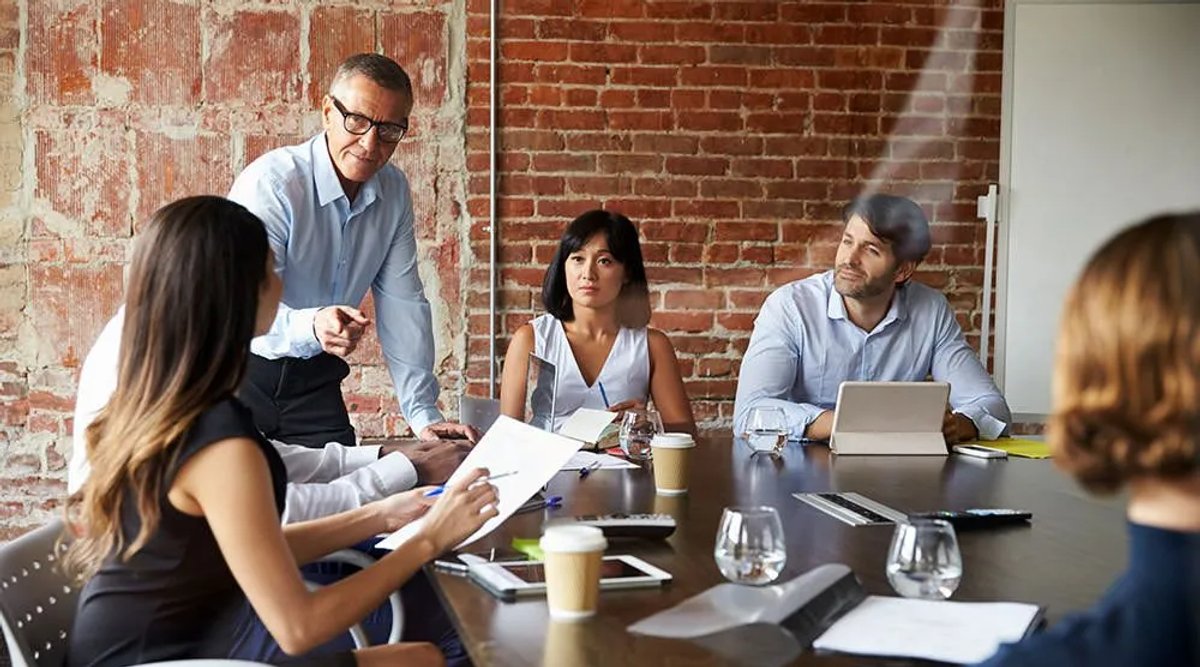 Set your agenda for sales huddle