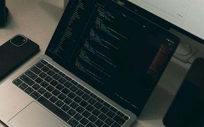 Membangun Headless CMS dengan Strapi dan Next.js: API-First Content Management untuk Aplikasi Modern
