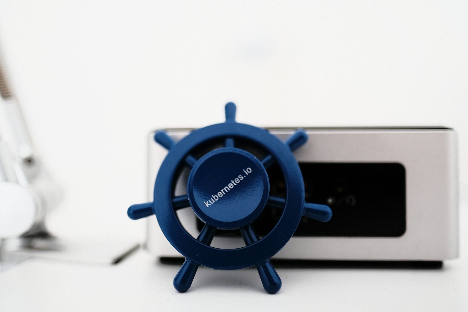 Setup Kubernetes Cluster Lokal dengan Minikube: Deploy Aplikasi Multi-Service dan Debugging