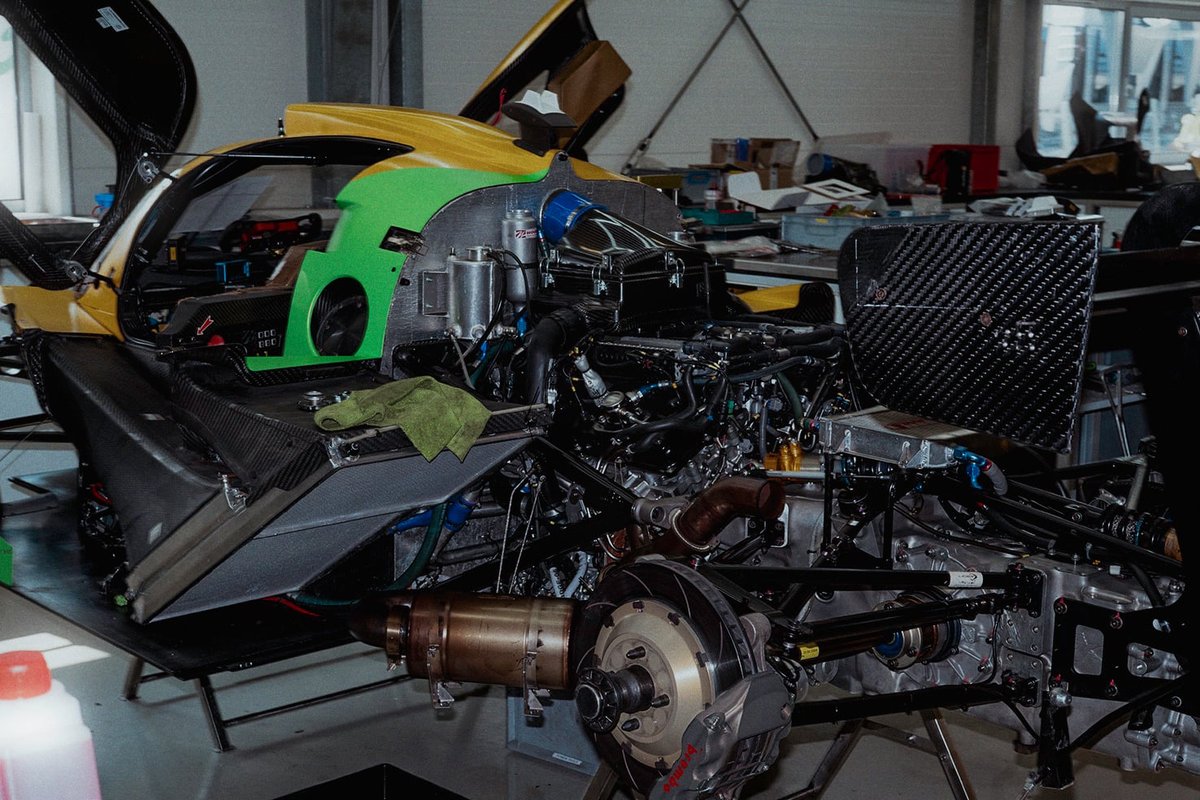 Inter Europol Dallara LMP2 at 911 Garage in Warsaw