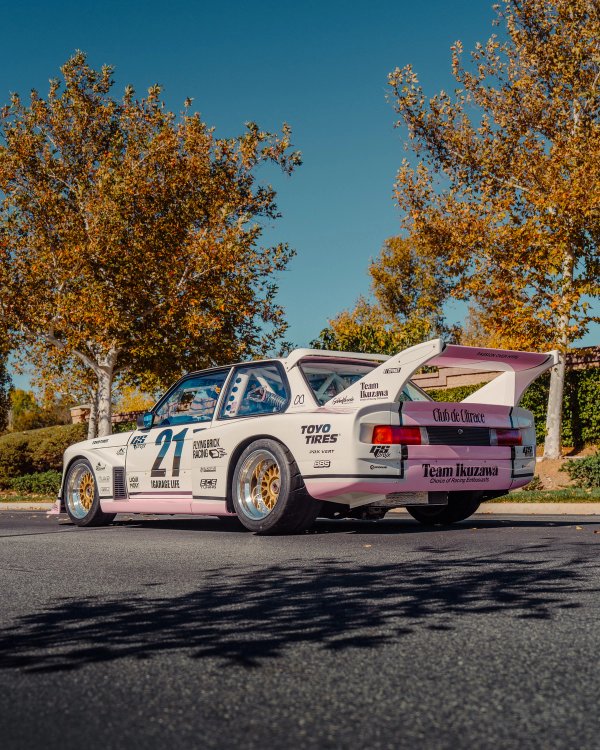 Team Ikuzawa BMW E21 rear three-quarter with Club de Ultrace on wing endplate