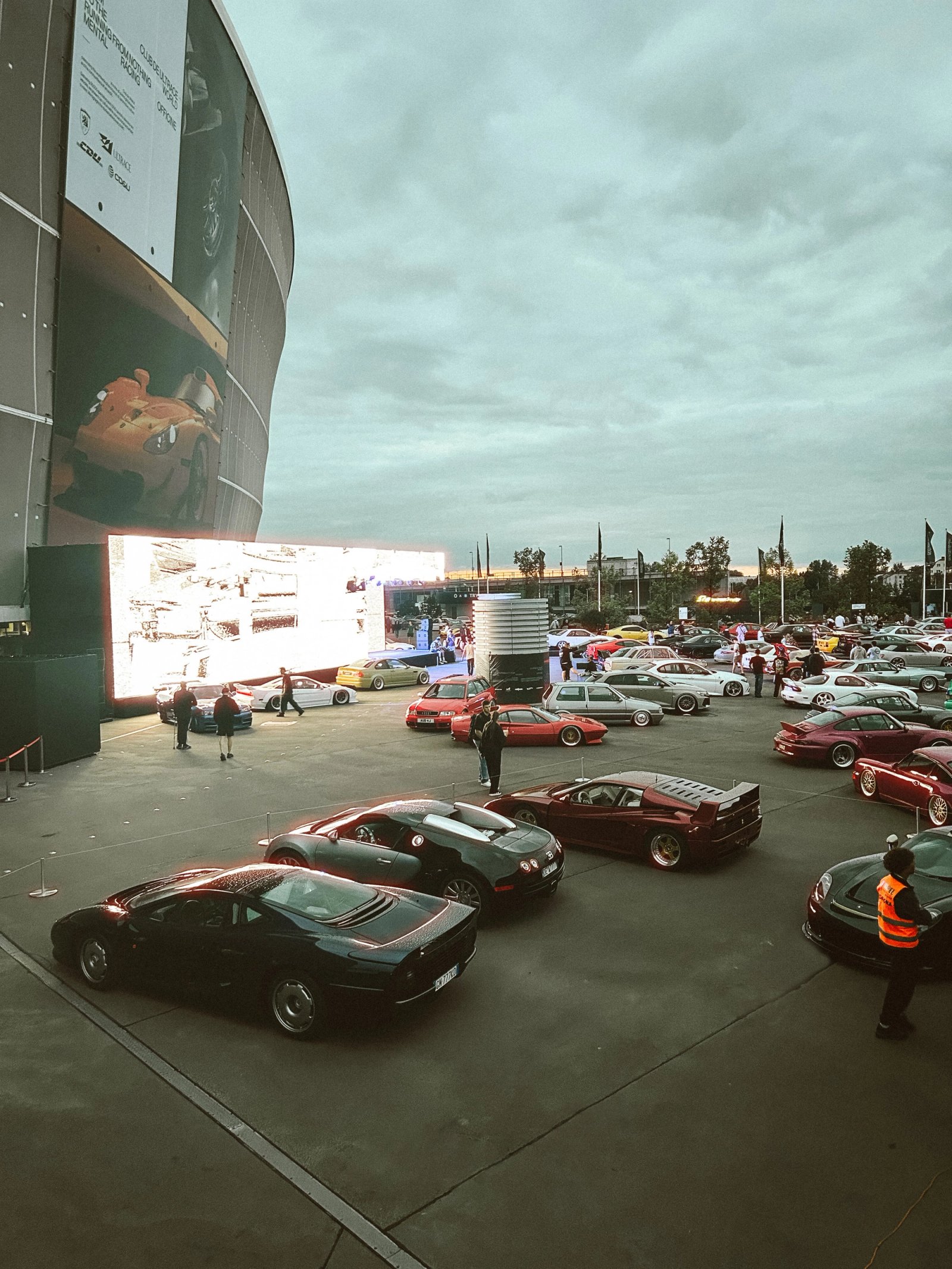 Ultrace esplanade at dusk seen from above with LED screen glowing and hundreds of cars