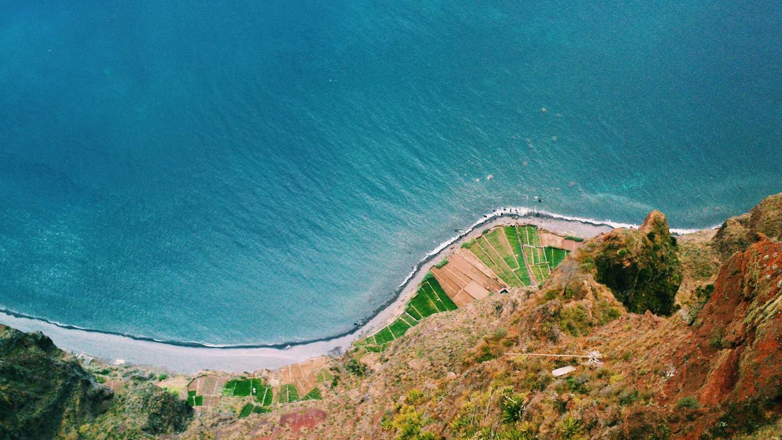 Il sentiero sopra il lago