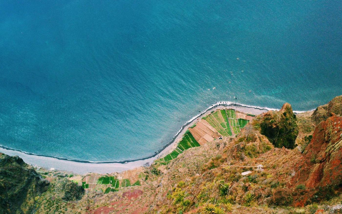 Il sentiero sopra il lago