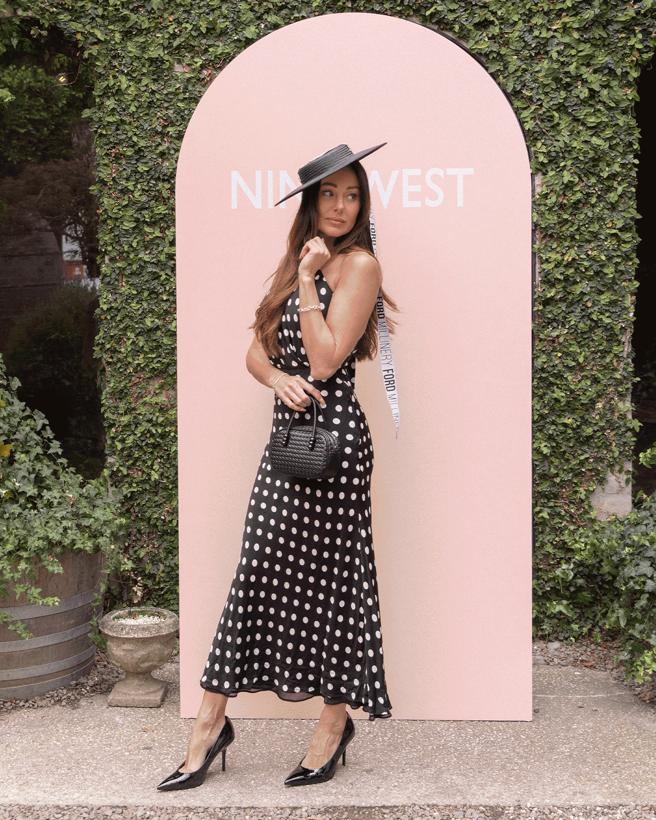 patent-black-pumps-black-top-handle-bag