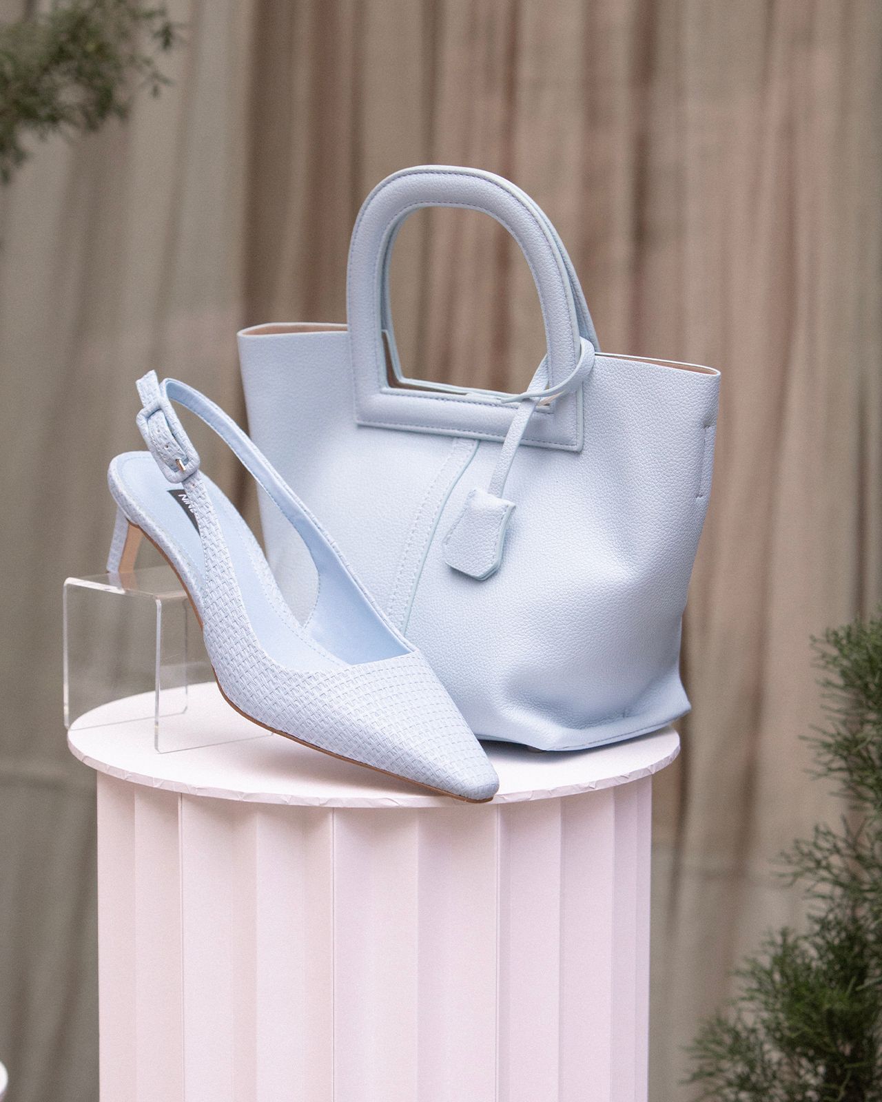 light-blue-slingback-pump-light-blue-top-handle-bag