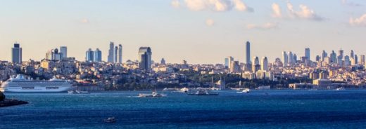 İstanbul’un Boğaz çevresindeki geniş şehir silüeti