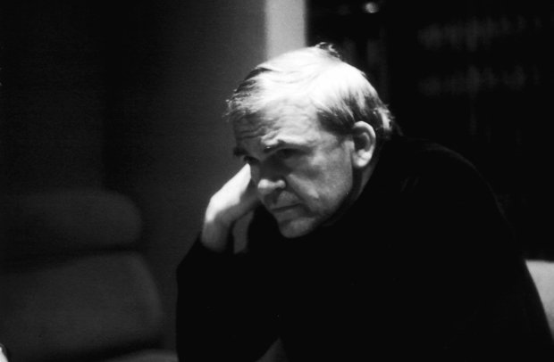 Milan Kundera’nın 1980 tarihli siyah-beyaz portresi