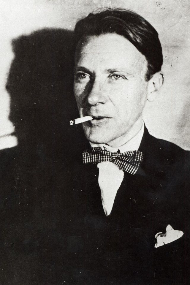 Mihail Bulgakov’un 1923 portresinden kullanılan Edebi Zihin editoryal Usta ile Margarita görseli