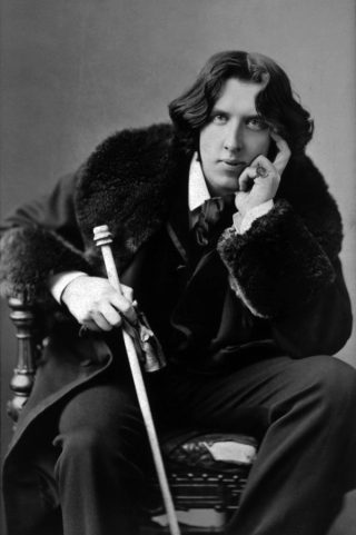 Oscar Wilde'ın Napoleon Sarony tarafından 1882 yılında çekilmiş siyah-beyaz portresi.