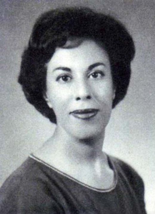 Simin Daneshvar’ın siyah-beyaz portresi