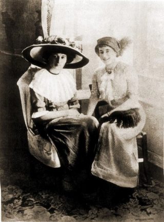 Anna Ahmatova’nın 1912 tarihli siyah-beyaz portresi