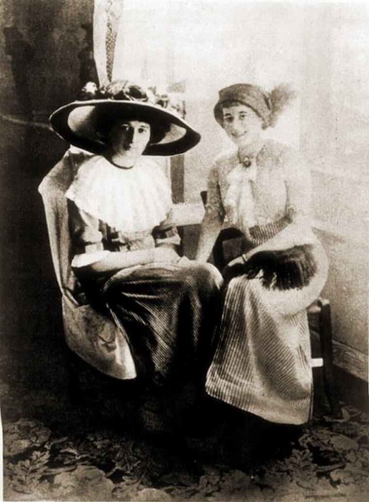 Anna Ahmatova’nın 1912 tarihli siyah-beyaz portresi