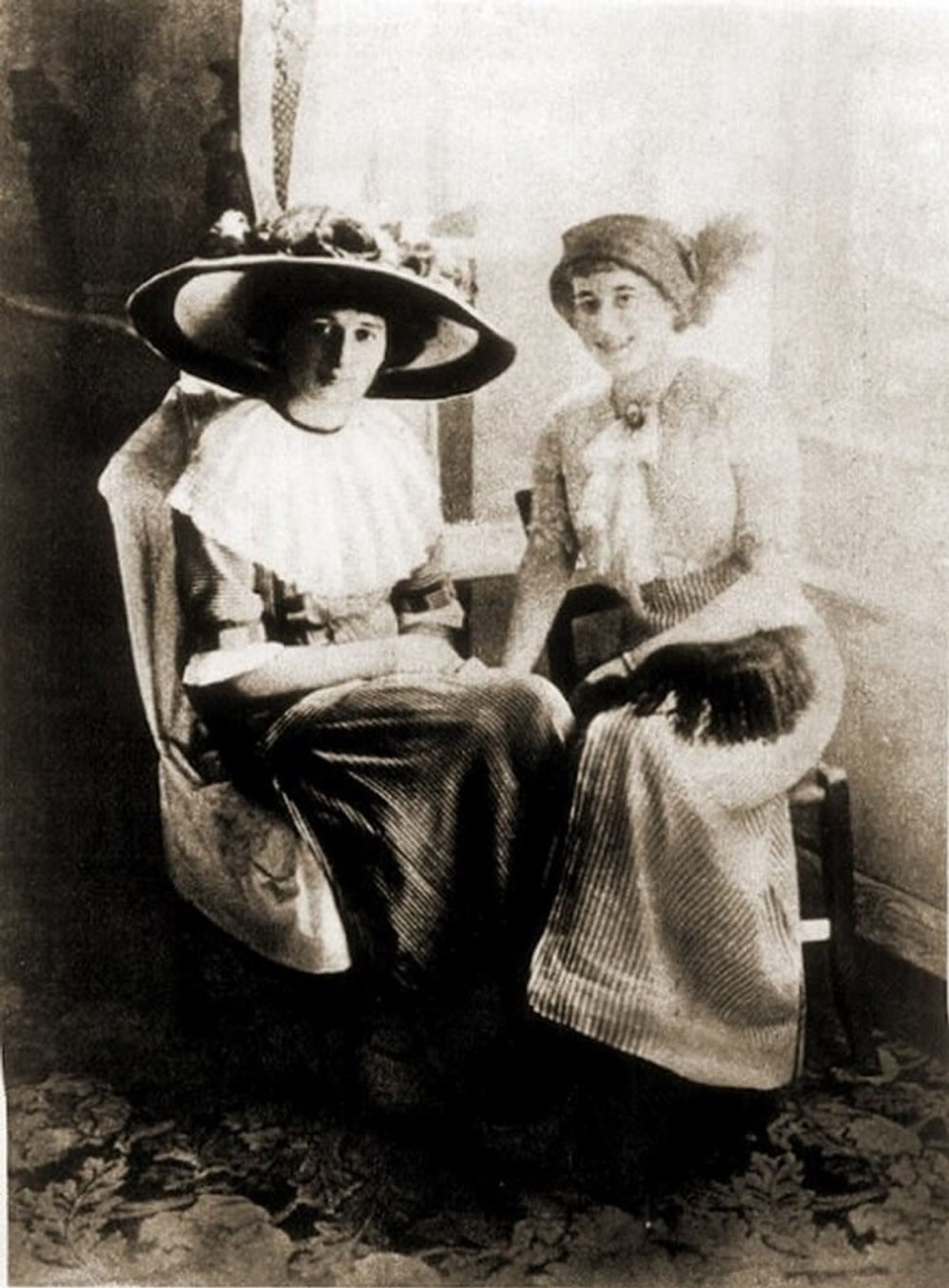Anna Ahmatova’nın 1912 tarihli siyah-beyaz portresi