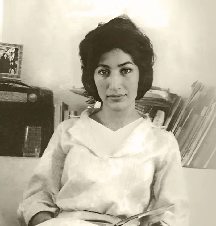 Forough Farrokhzad’ın siyah-beyaz portresi